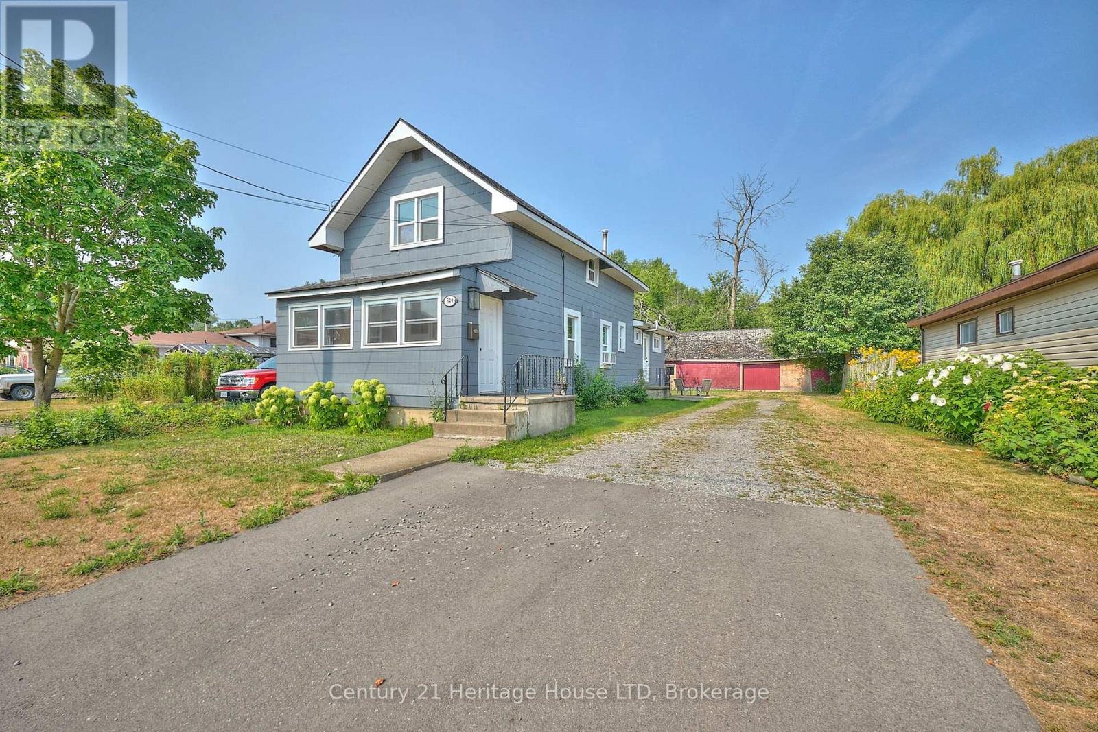 349 Bassett Avenue, Fort Erie, Ontario  L2A 4K8 - Photo 2 - X12328779