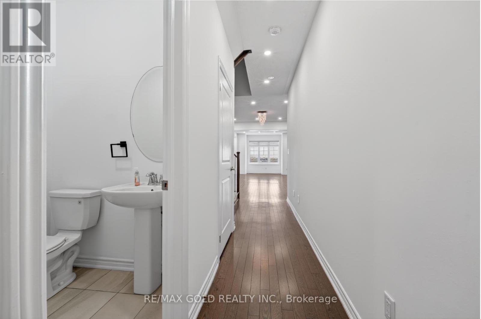 25 Eberly Woods Drive, Caledon, Ontario  L7C 4J2 - Photo 9 - W12617438