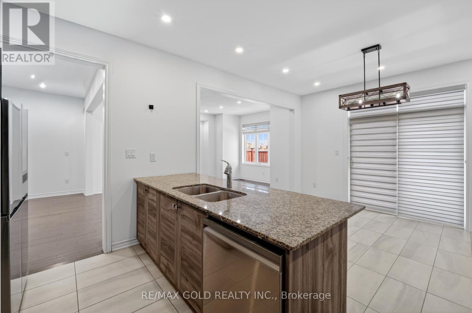 25 Eberly Woods Drive, Caledon, Ontario  L7C 4J2 - Photo 17 - W12617438