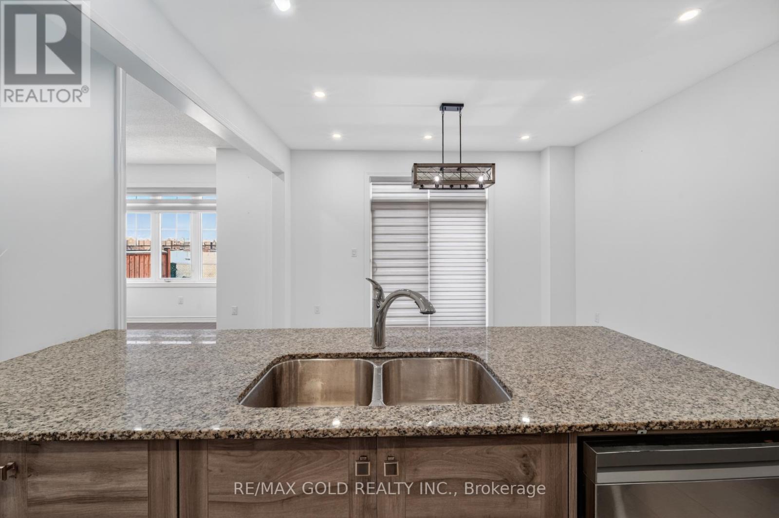 25 Eberly Woods Drive, Caledon, Ontario  L7C 4J2 - Photo 18 - W12617438