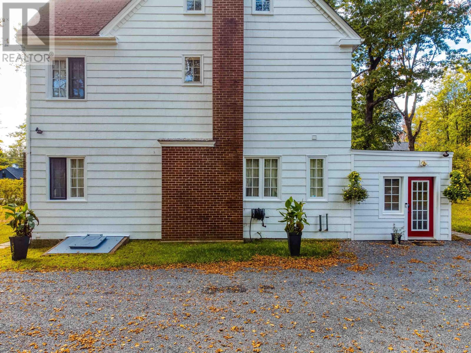 68 Cottage Street, Pictou, Nova Scotia  B0K 1H0 - Photo 4 - 202529427