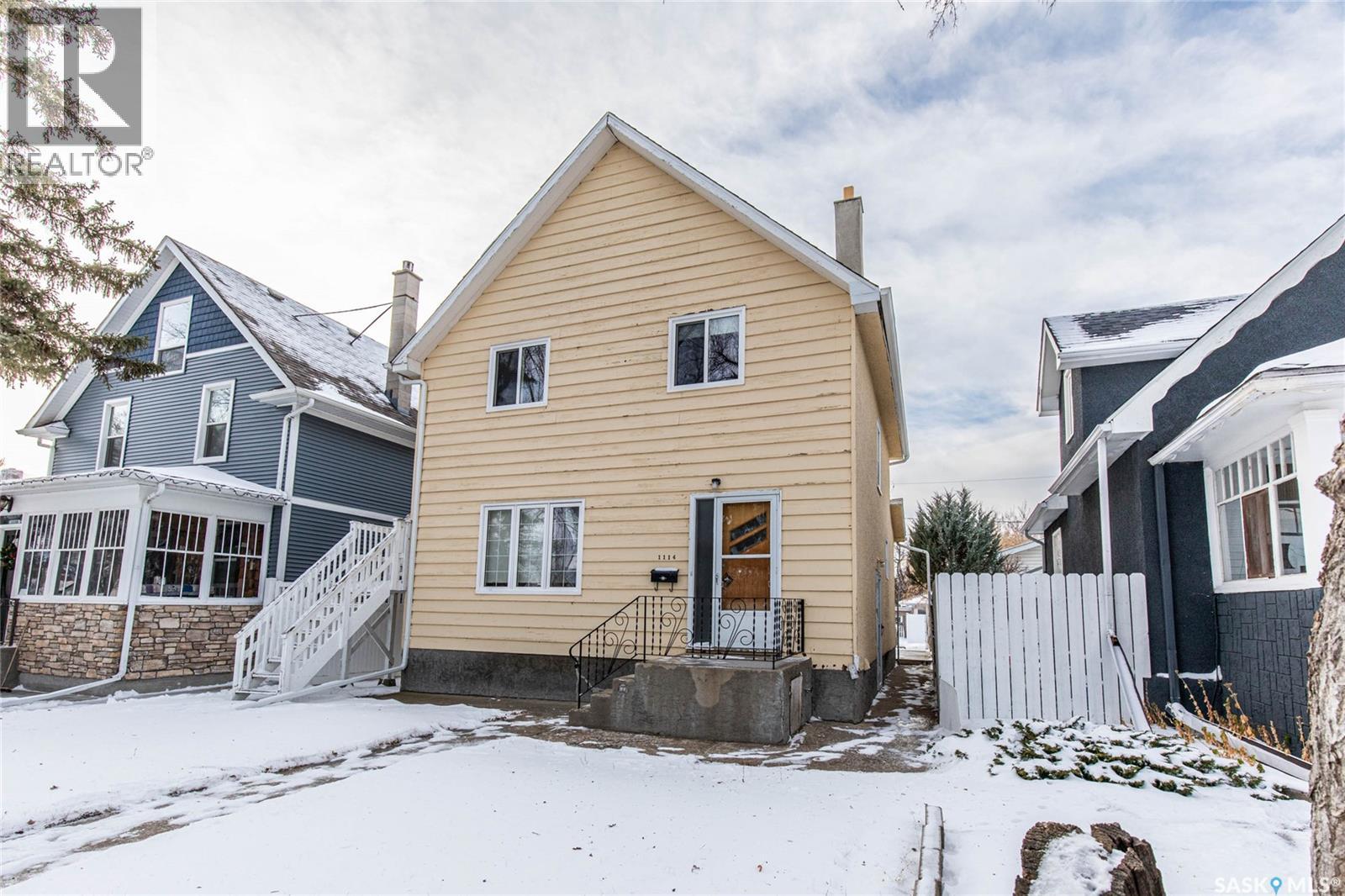 1114 6th Avenue Nw, Moose Jaw, Saskatchewan  S6H 4A6 - Photo 2 - SK025641