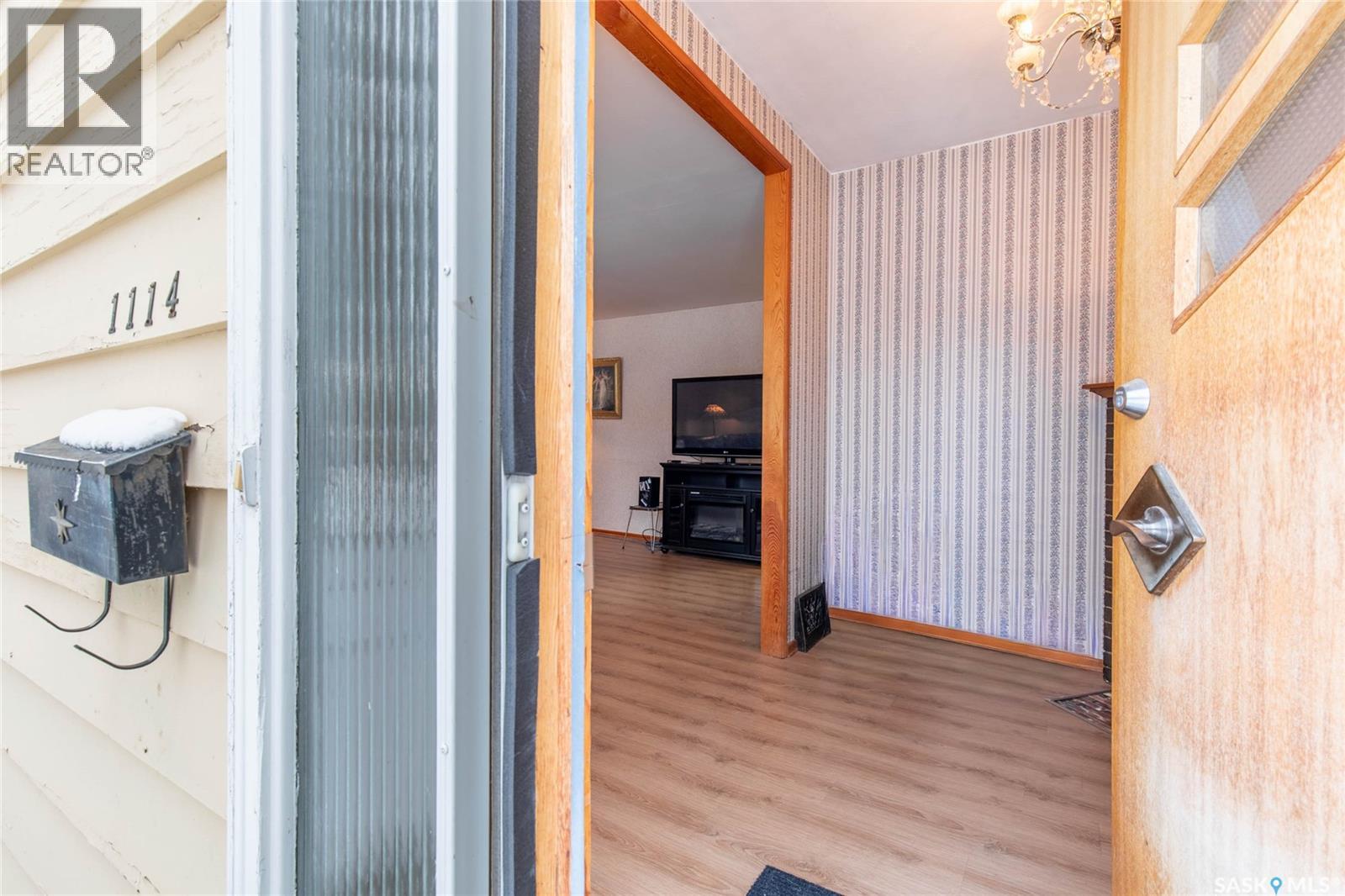 1114 6th Avenue Nw, Moose Jaw, Saskatchewan  S6H 4A6 - Photo 3 - SK025641