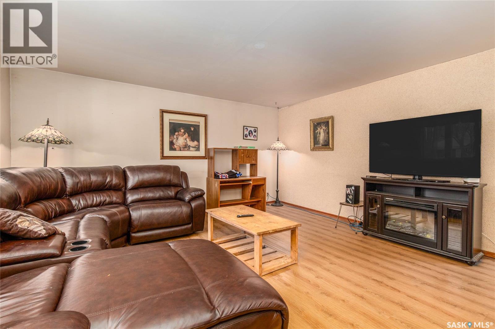 1114 6th Avenue Nw, Moose Jaw, Saskatchewan  S6H 4A6 - Photo 6 - SK025641