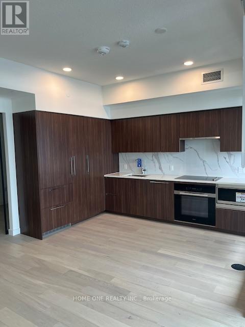 7009 - 3 Concord Cityplace Way, Toronto, Ontario  M5V 0X4 - Photo 4 - C12634086