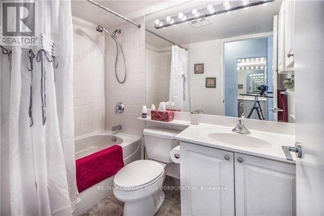 3707 - 219 Fort York Boulevard, Toronto, Ontario  M5V 1B1 - Photo 12 - C12634136