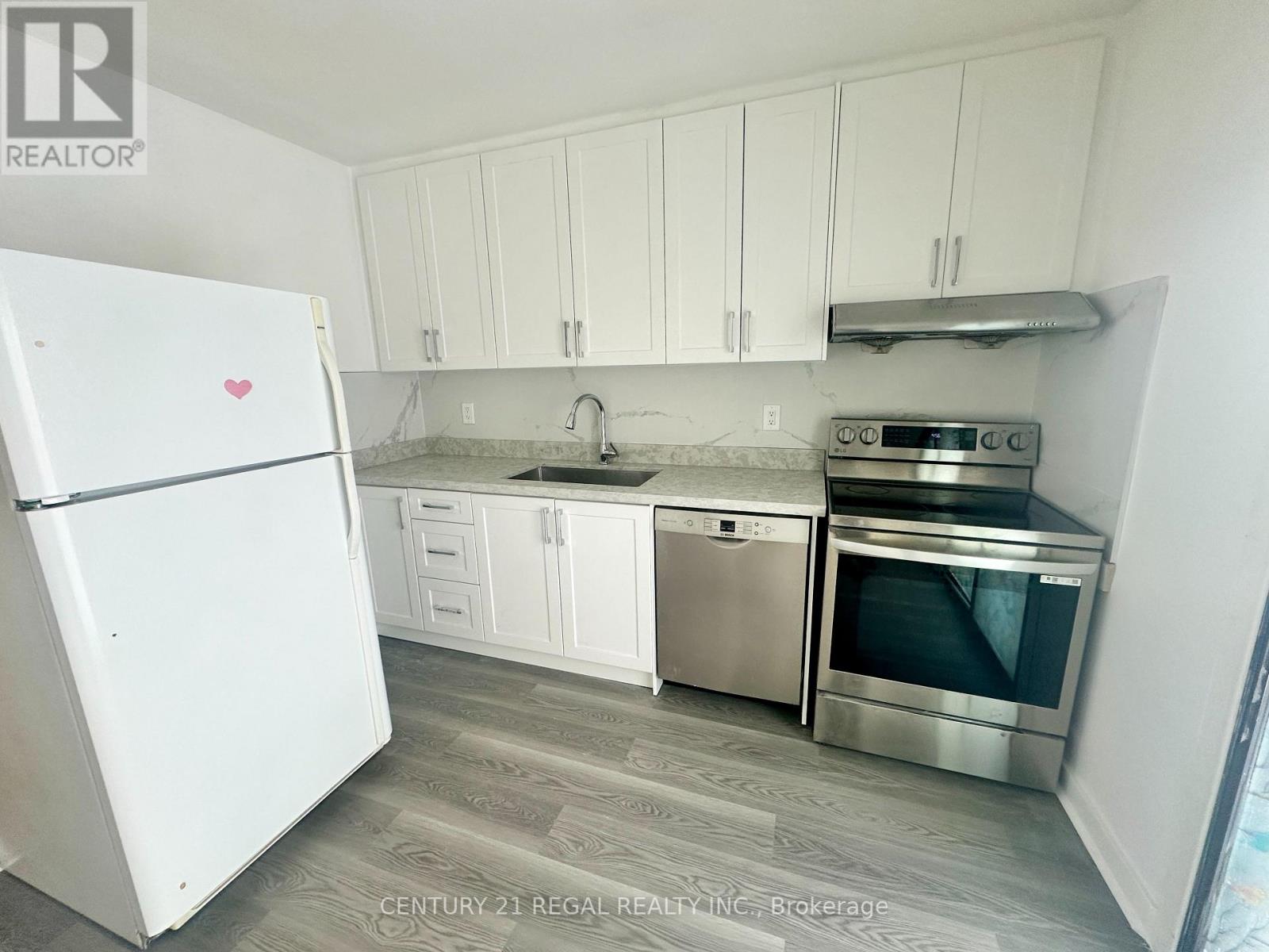 26 Pintail Crescent, Toronto, Ontario  M3A 2Y7 - Photo 3 - C12634174