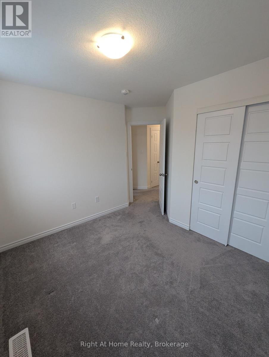 17 Roseberry Lane, Kitchener, Ontario  N2B 0A9 - Photo 22 - X12630900