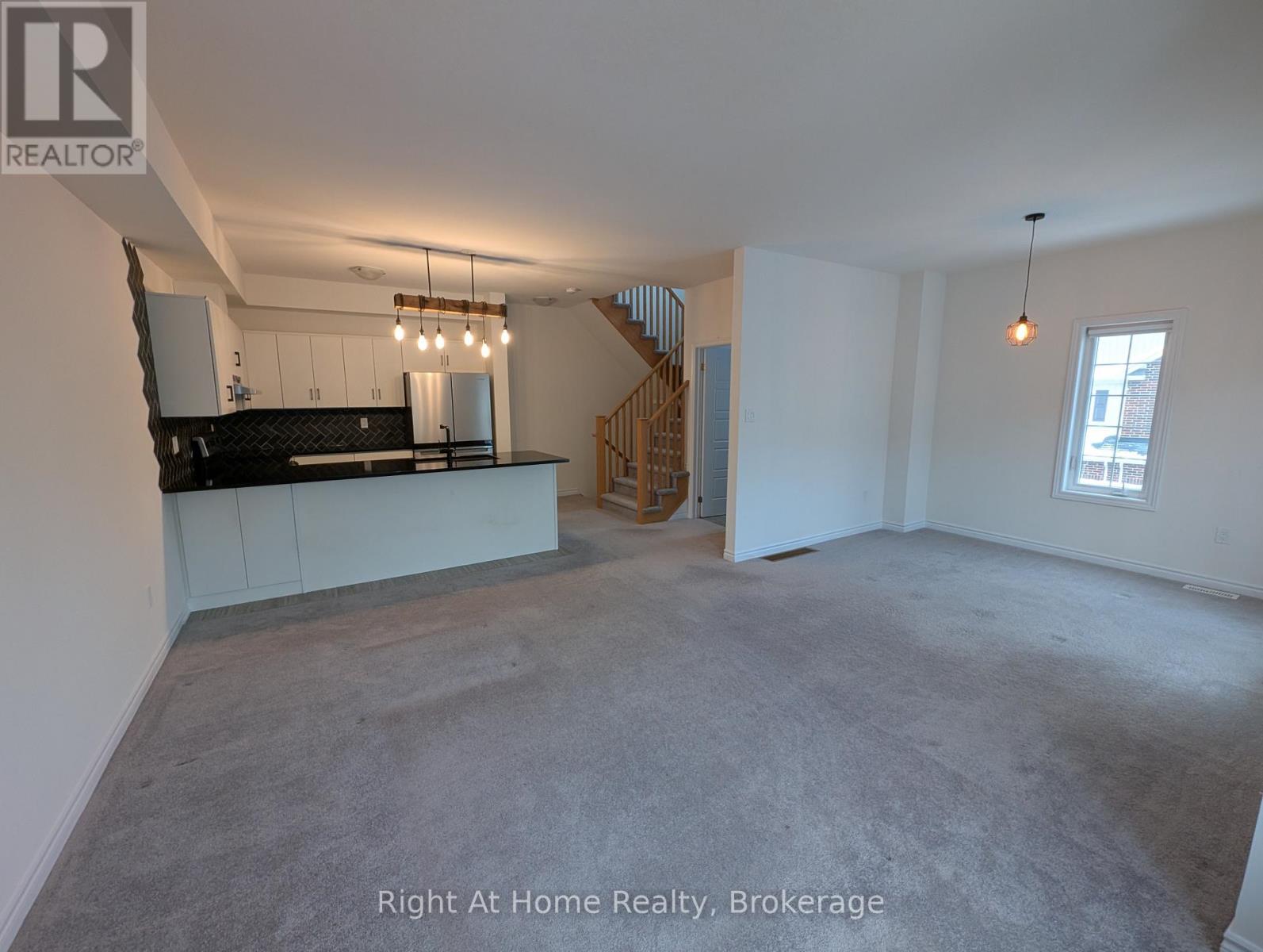 17 Roseberry Lane, Kitchener, Ontario  N2B 0A9 - Photo 12 - X12630900