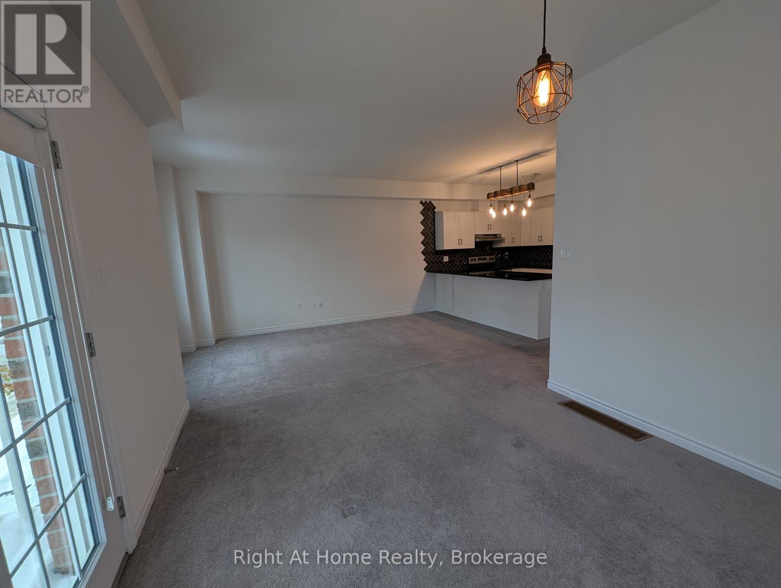 17 Roseberry Lane, Kitchener, Ontario  N2B 0A9 - Photo 13 - X12630900