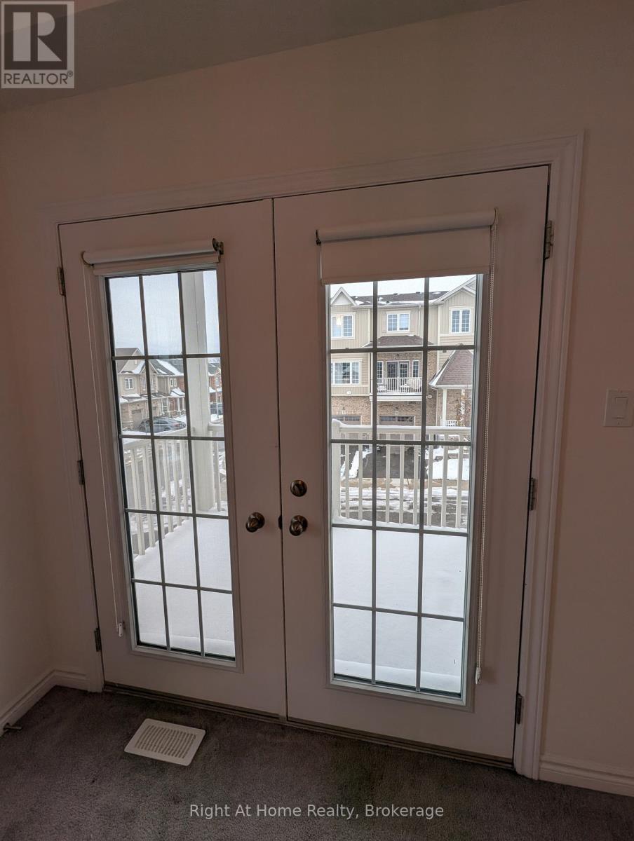 17 Roseberry Lane, Kitchener, Ontario  N2B 0A9 - Photo 15 - X12630900