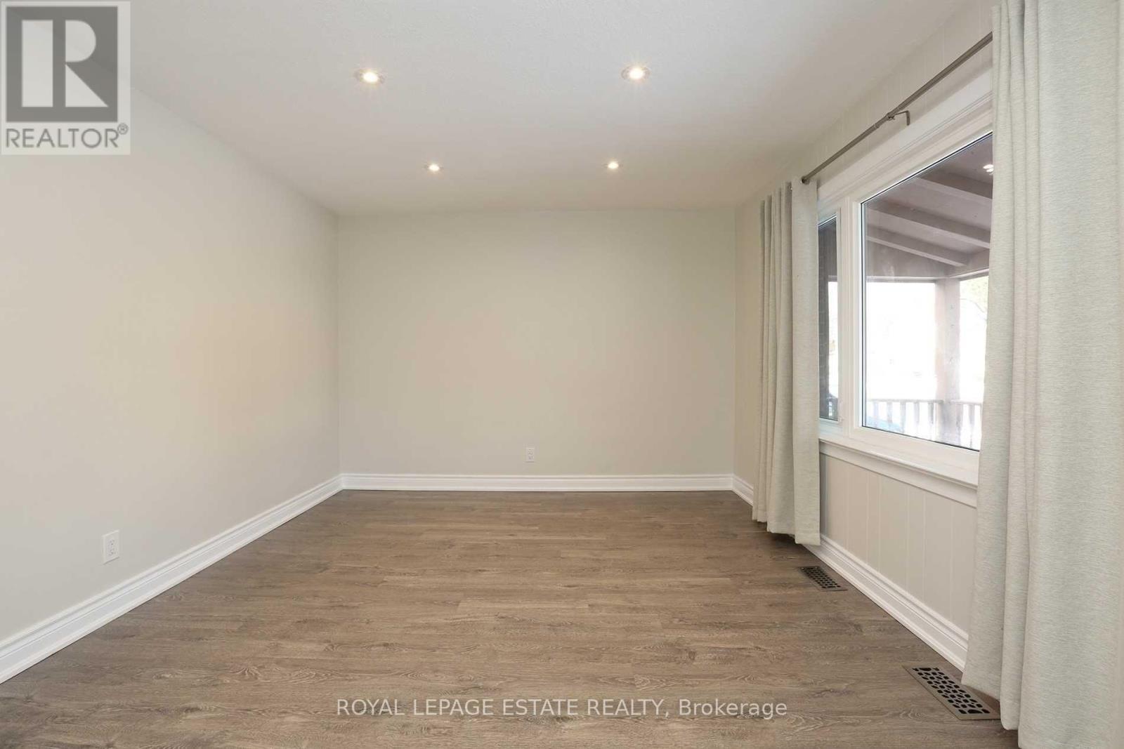 215 Oakridge Drive, Toronto, Ontario  M1M 2B4 - Photo 4 - E12634080