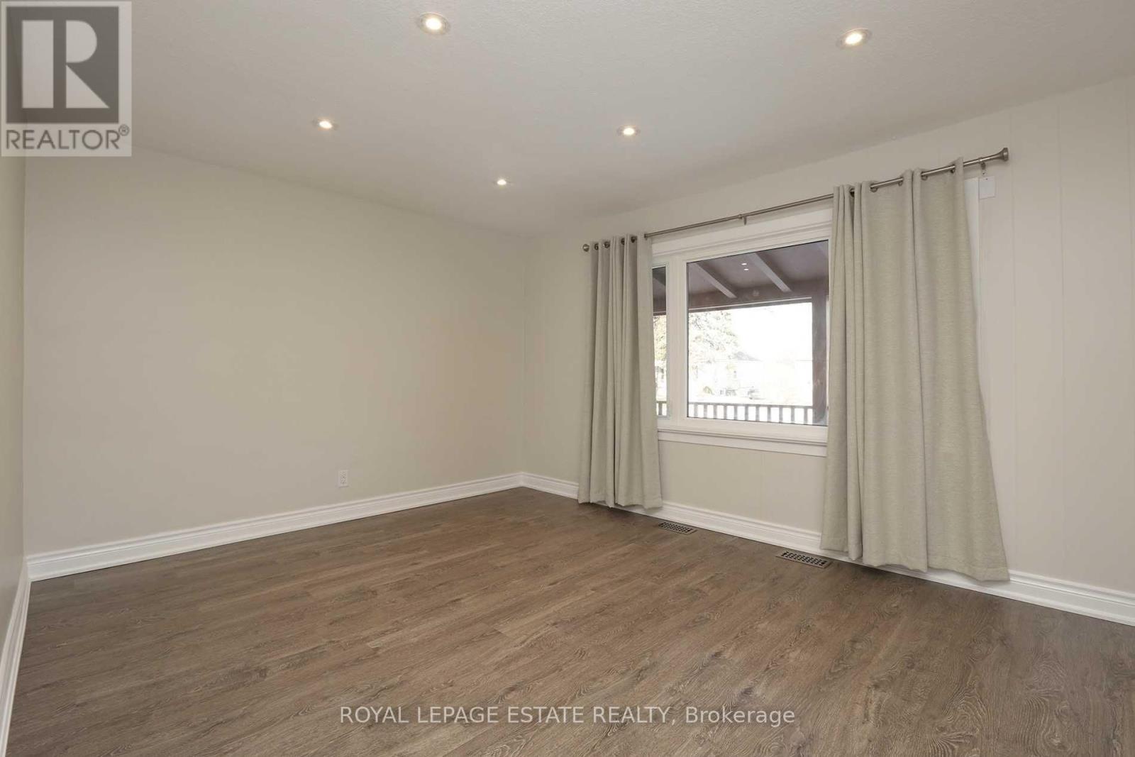 215 Oakridge Drive, Toronto, Ontario  M1M 2B4 - Photo 5 - E12634080