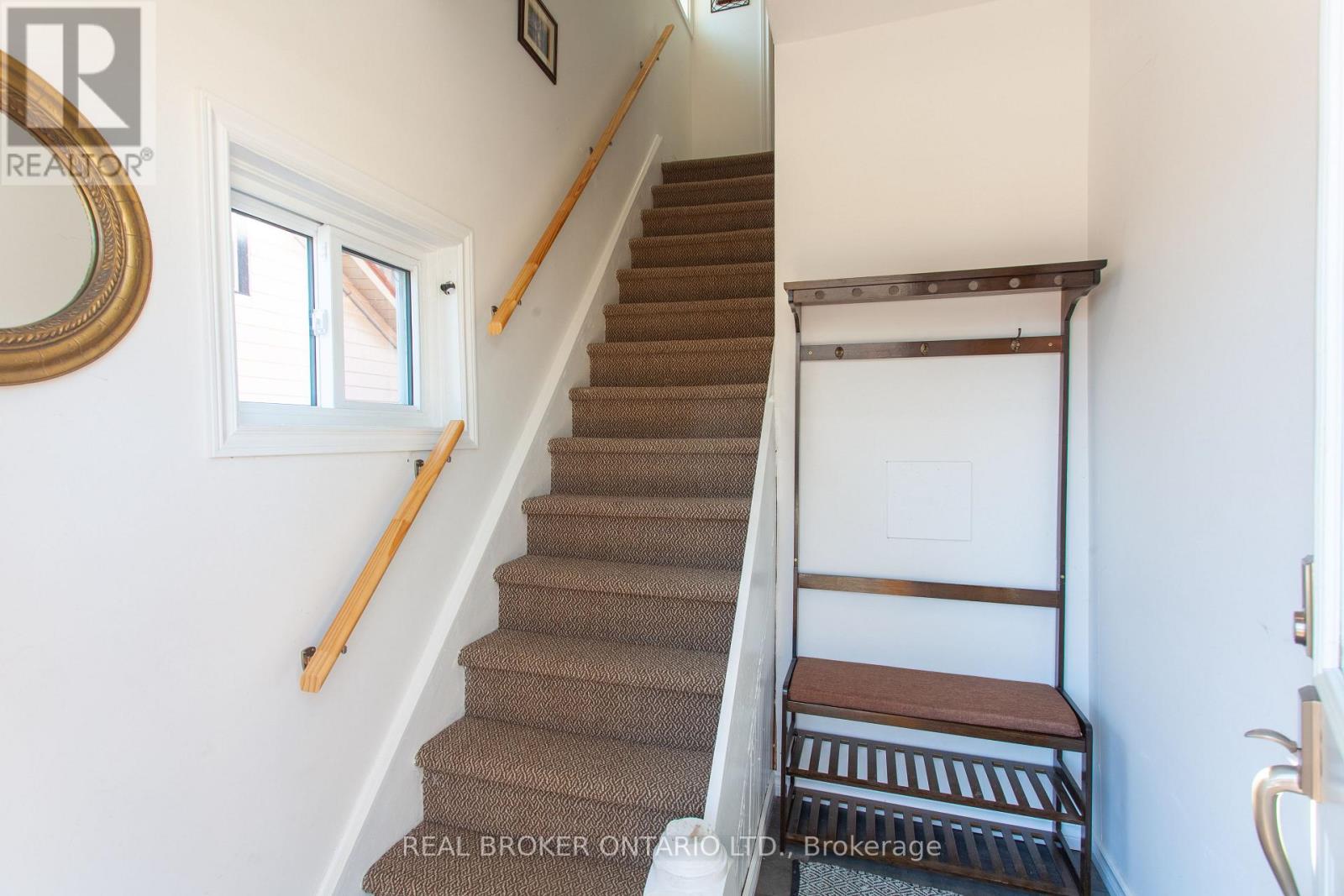 Upper - 231 Front Street S, Orillia, Ontario  L3V 4T1 - Photo 2 - S12634192