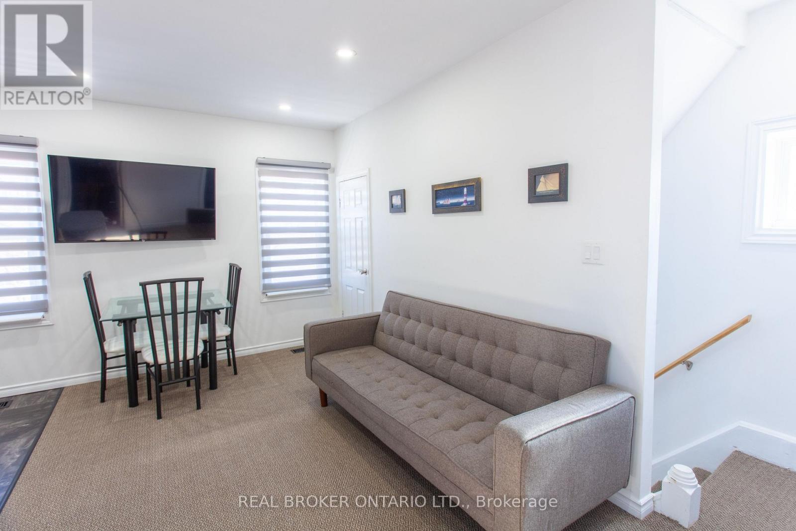 Upper - 231 Front Street S, Orillia, Ontario  L3V 4T1 - Photo 3 - S12634192