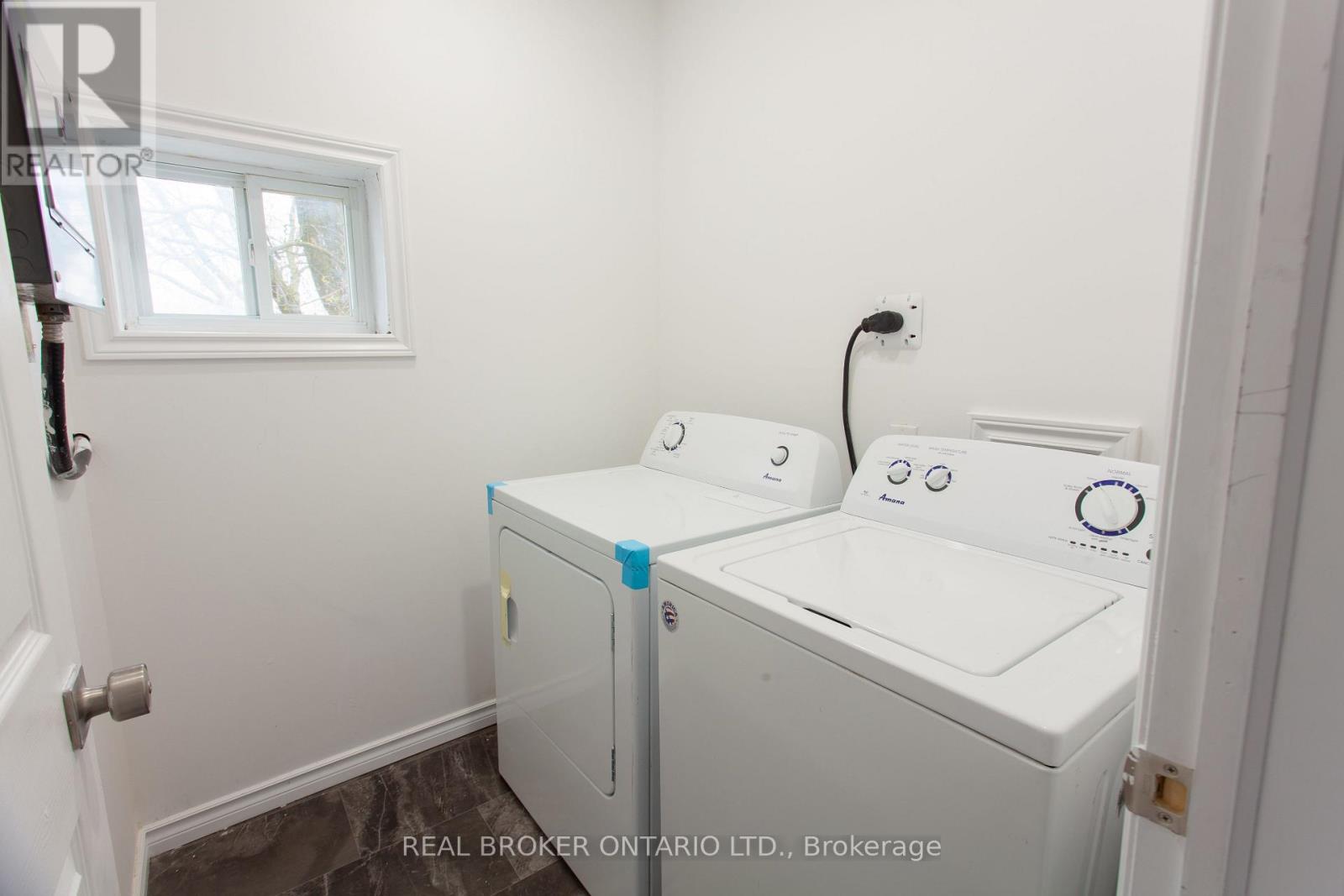 Upper - 231 Front Street S, Orillia, Ontario  L3V 4T1 - Photo 8 - S12634192