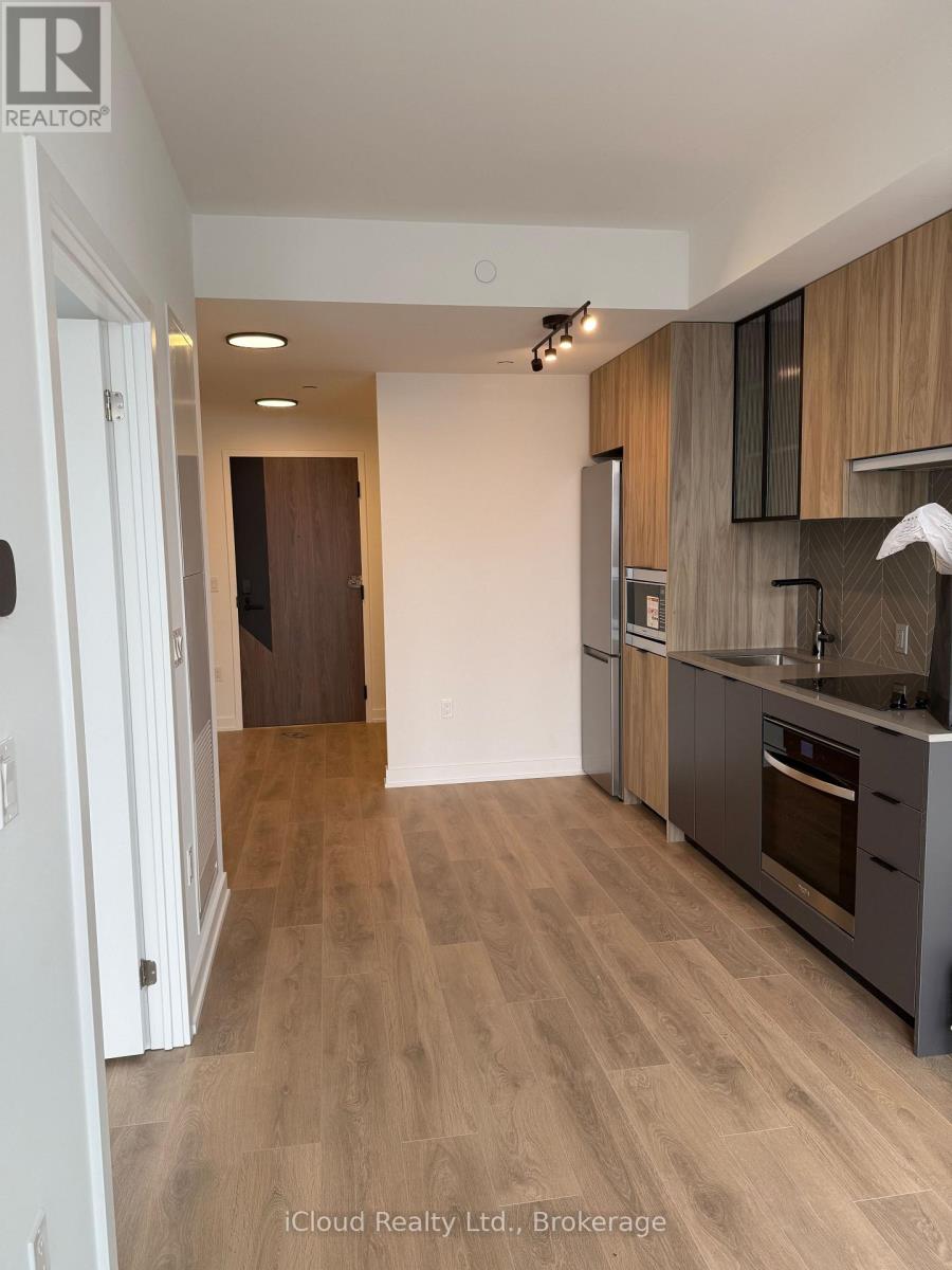 808 - 1037 THE QUEENSWAY, Toronto, Ontario