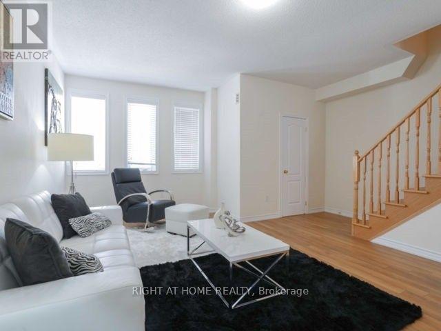 90 New Pines Trail, Brampton, Ontario  L6Z 0B4 - Photo 5 - W12634158