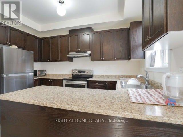 90 New Pines Trail, Brampton, Ontario  L6Z 0B4 - Photo 8 - W12634158