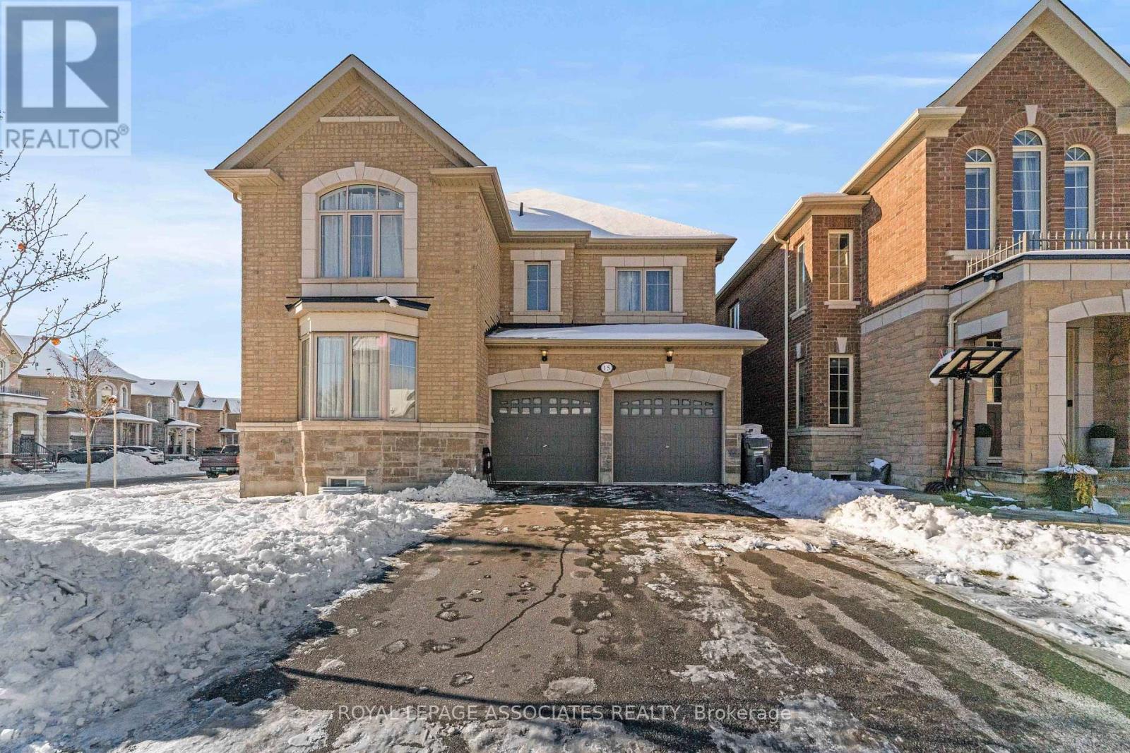 15 Farringdon Crescent, Brampton, Ontario  L7A 4Z5 - Photo 3 - W12634164