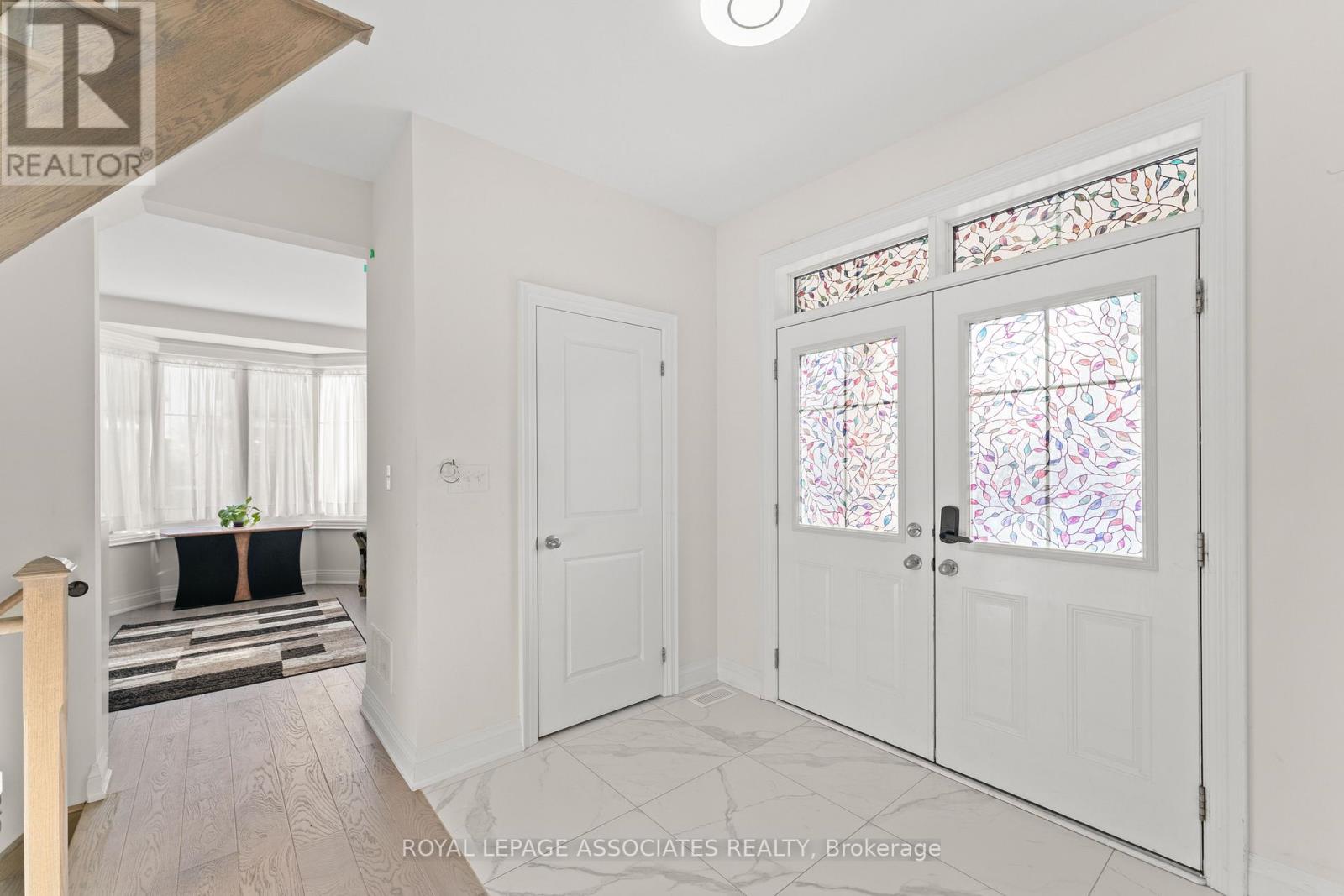 15 Farringdon Crescent, Brampton, Ontario  L7A 4Z5 - Photo 5 - W12634164