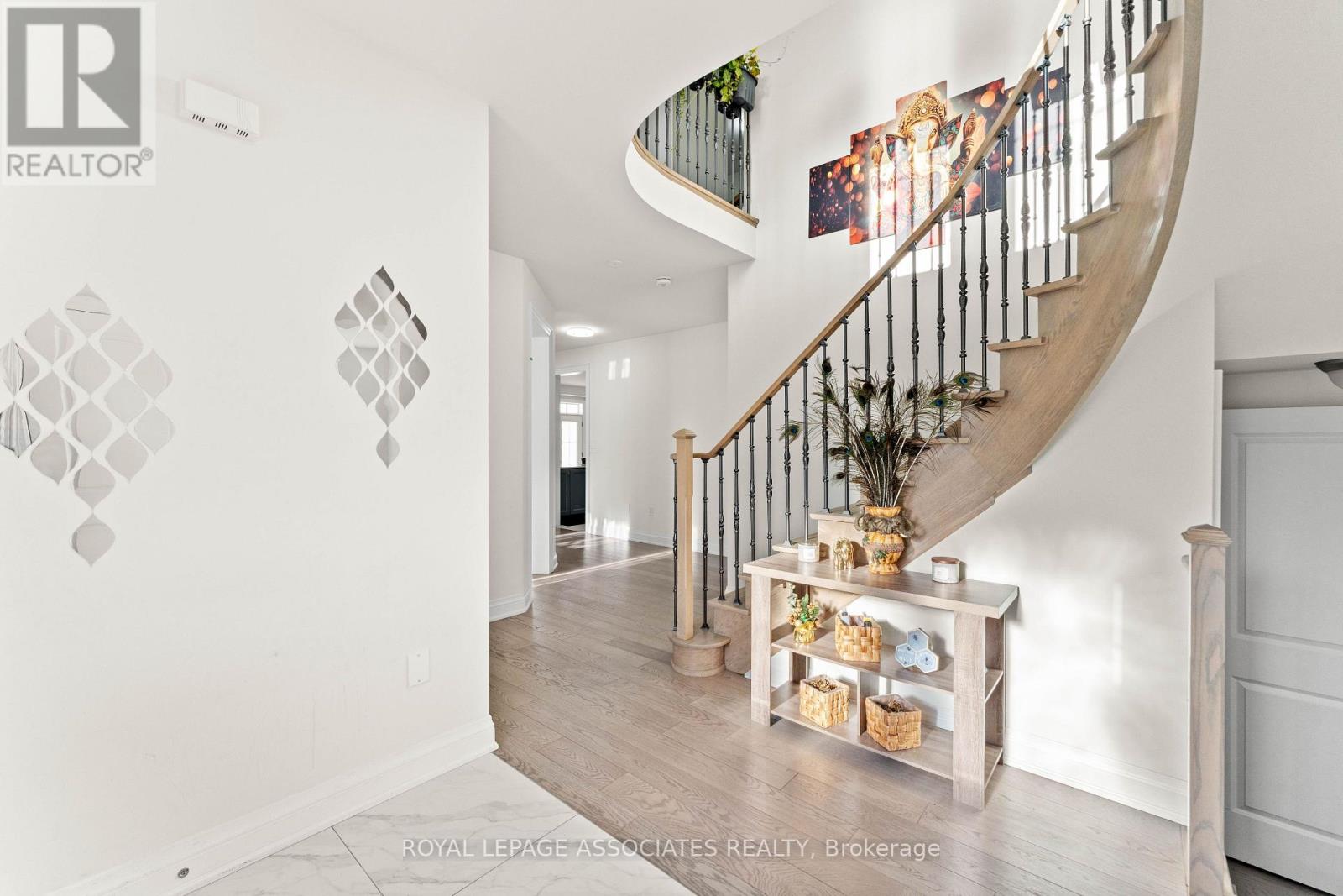 15 Farringdon Crescent, Brampton, Ontario  L7A 4Z5 - Photo 6 - W12634164