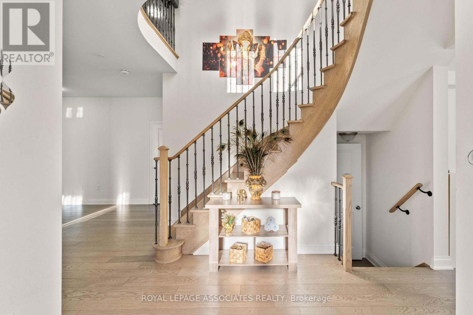 15 Farringdon Crescent, Brampton, Ontario  L7A 4Z5 - Photo 7 - W12634164