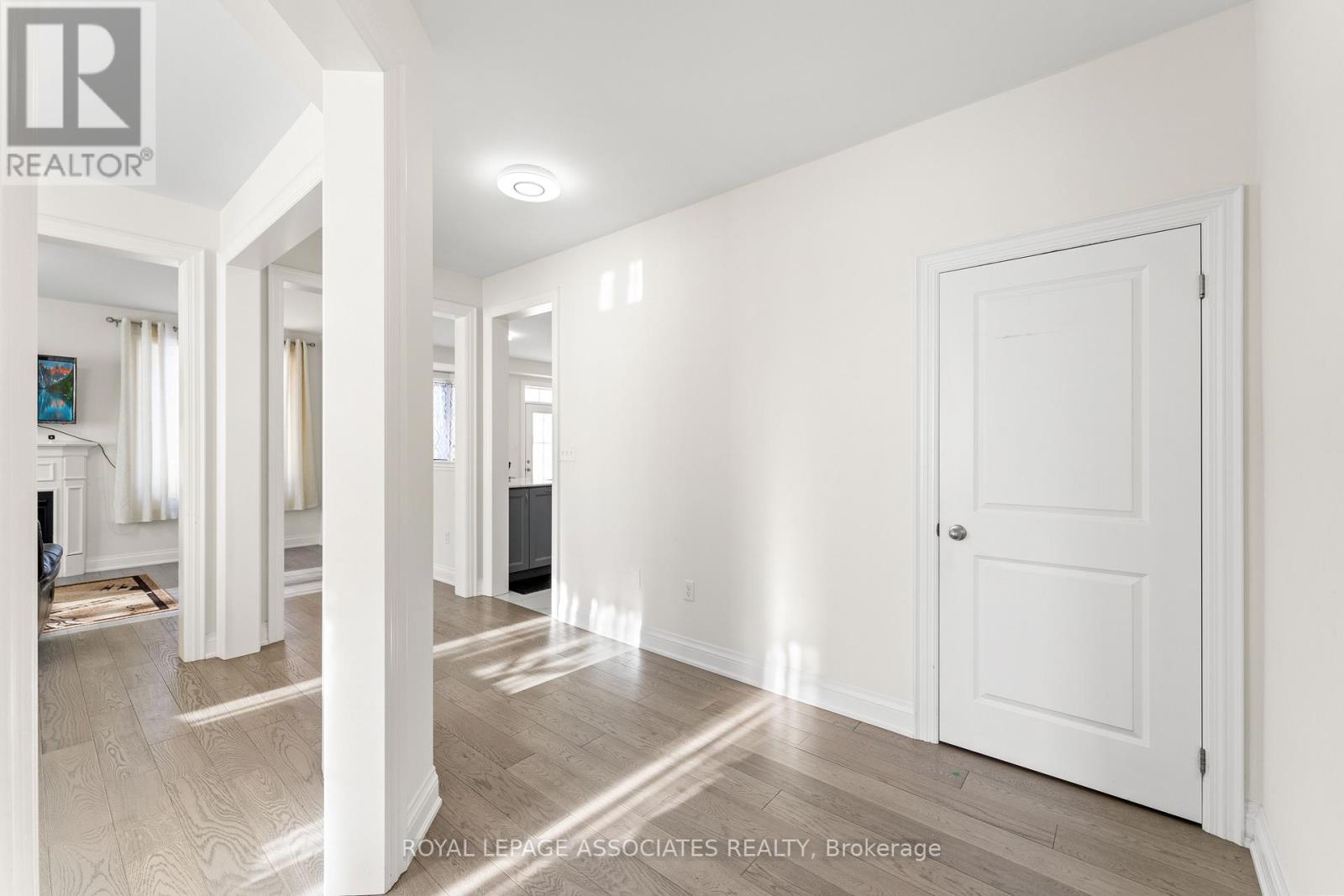 15 Farringdon Crescent, Brampton, Ontario  L7A 4Z5 - Photo 9 - W12634164