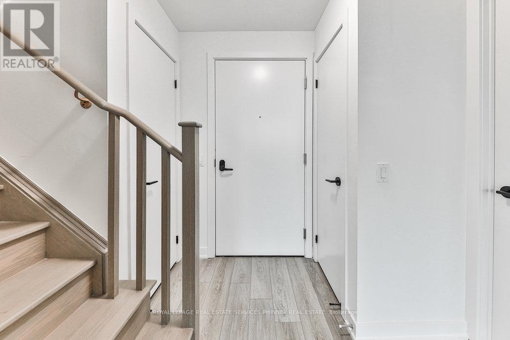 112 - 220 Missinnihe Way, Mississauga, Ontario  L5H 0A9 - Photo 8 - W12634186