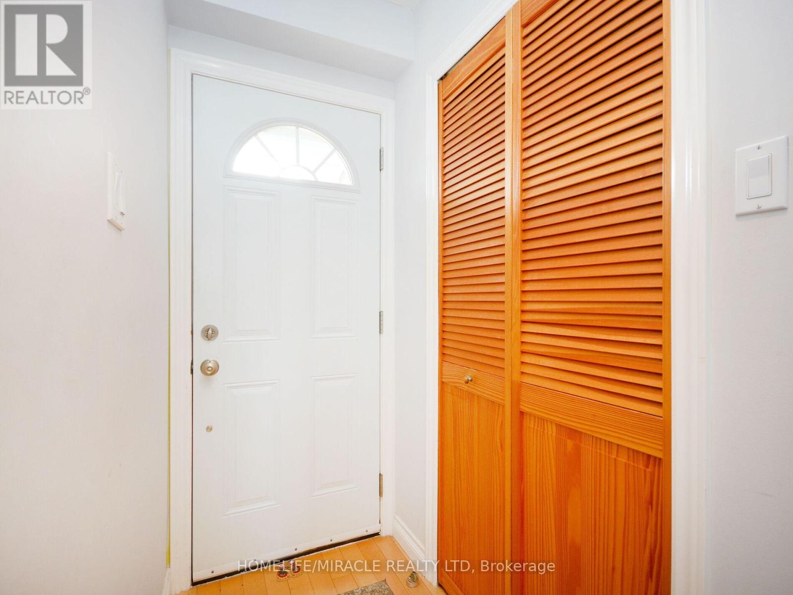 Main - 2335 Council Ring Road, Mississauga, Ontario  L5L 1B9 - Photo 5 - W12634194