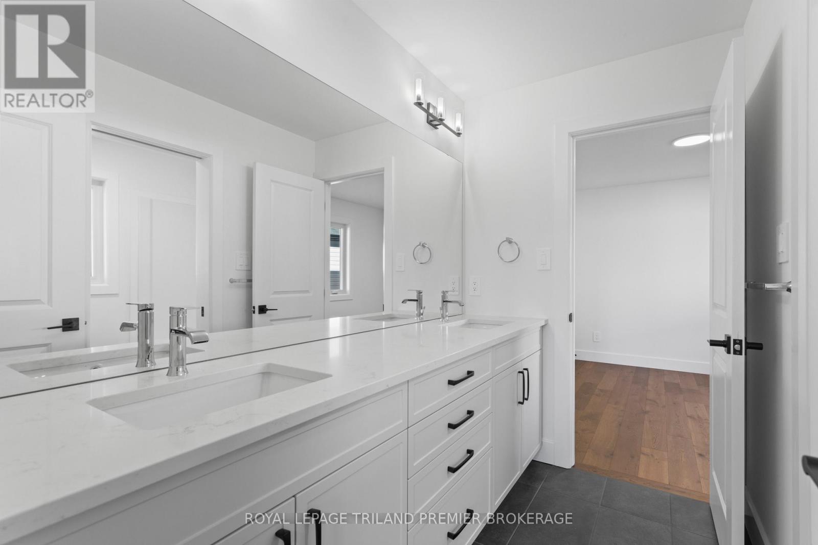 2622 Heardcreek Trail, London North, Ontario  N6G 0W1 - Photo 36 - X12634278