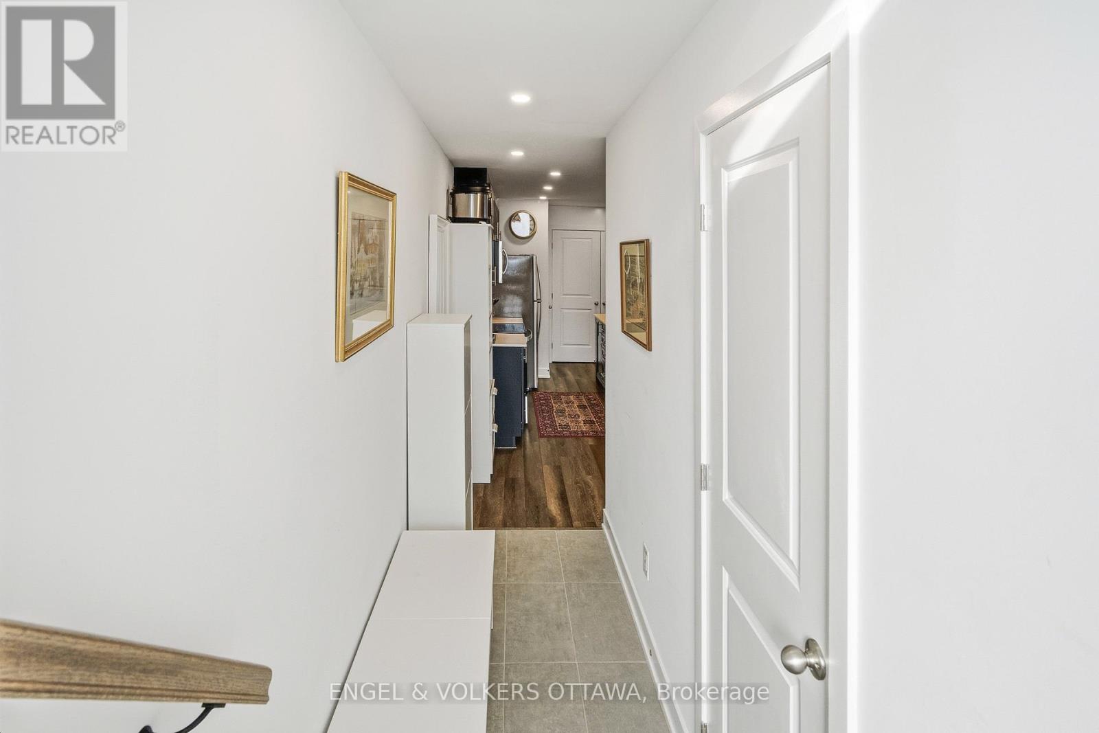 B - 310 Tulum Crescent, Ottawa, Ontario  K2S 2Y4 - Photo 4 - X12634200