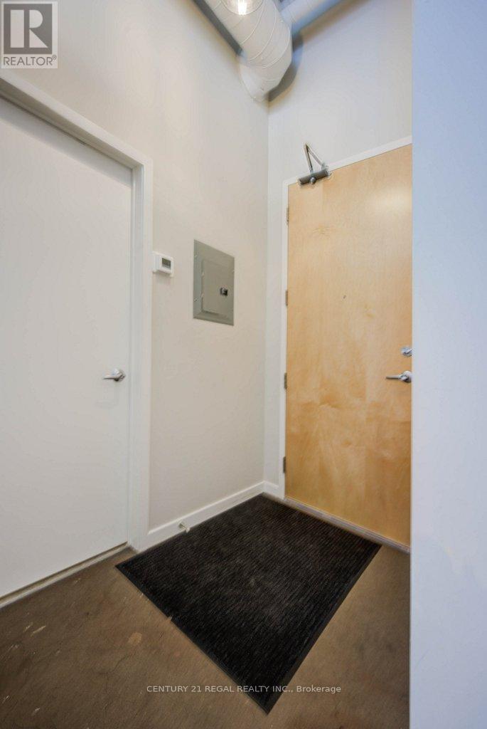 102 - 404 King Street W, Kitchener, Ontario  N2G 4Z9 - Photo 2 - X12634170