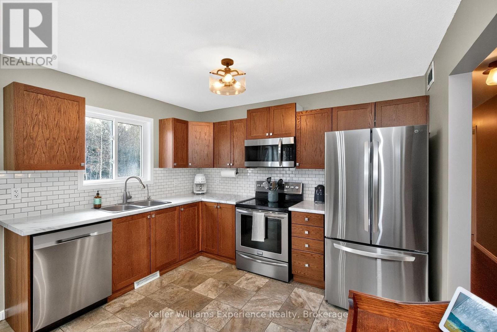 2891 Brady Drive, Severn, Ontario  P0E 1N0 - Photo 7 - S12581290