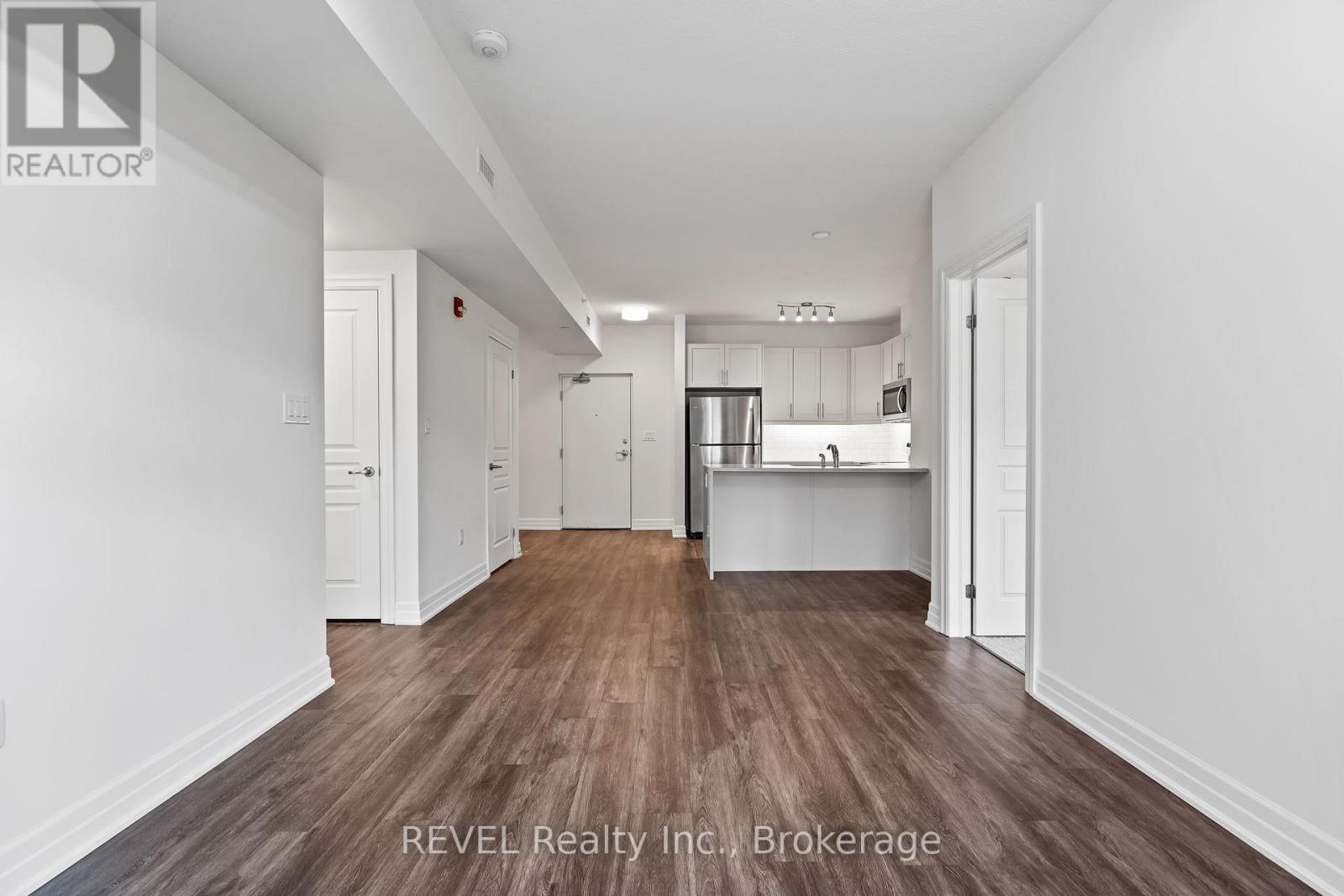 107 - 212 Lakeport Road, St. Catharines (Lakeport), Ontario  L2N 0B4 - Photo 10 - X12634228