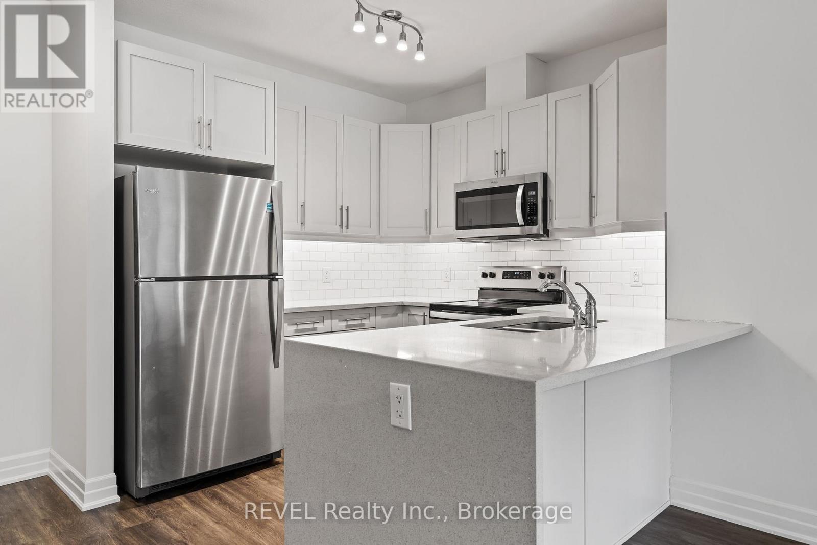 107 - 212 Lakeport Road, St. Catharines (Lakeport), Ontario  L2N 0B4 - Photo 11 - X12634228