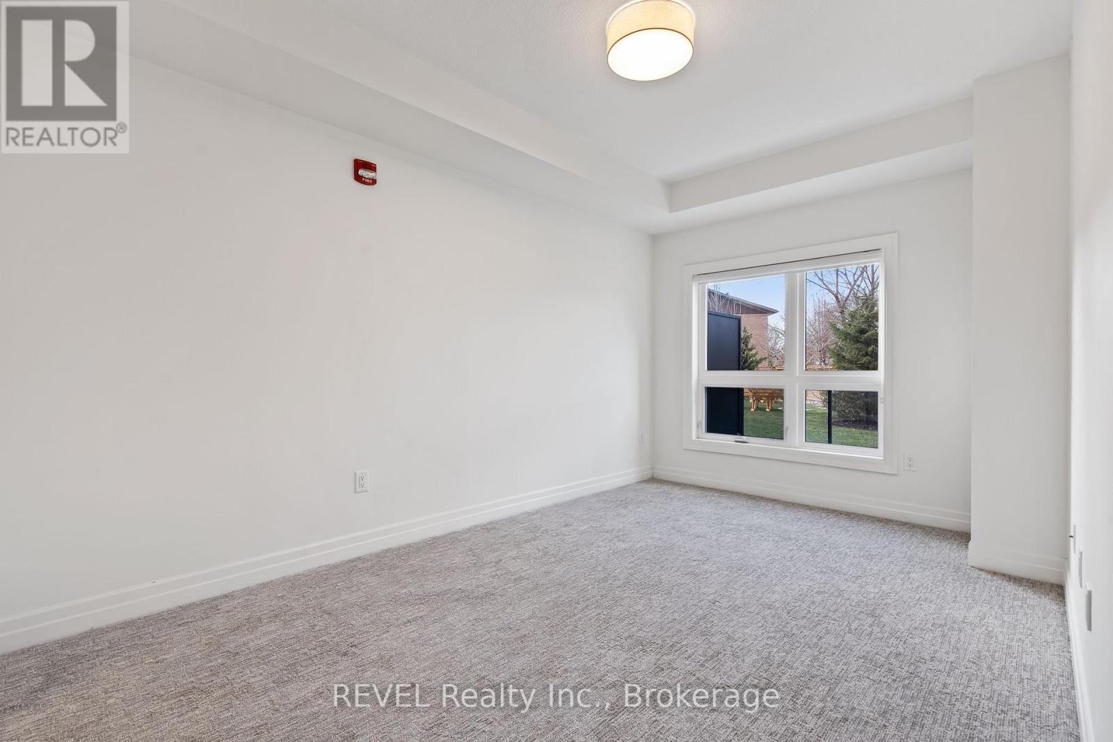 107 - 212 Lakeport Road, St. Catharines (Lakeport), Ontario  L2N 0B4 - Photo 14 - X12634228