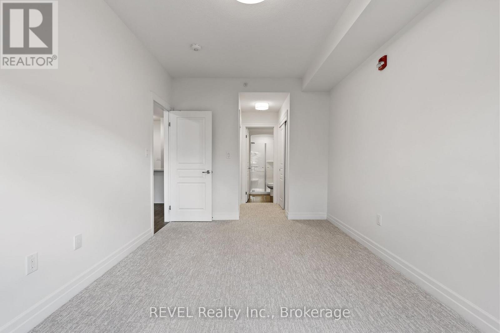 107 - 212 Lakeport Road, St. Catharines (Lakeport), Ontario  L2N 0B4 - Photo 16 - X12634228