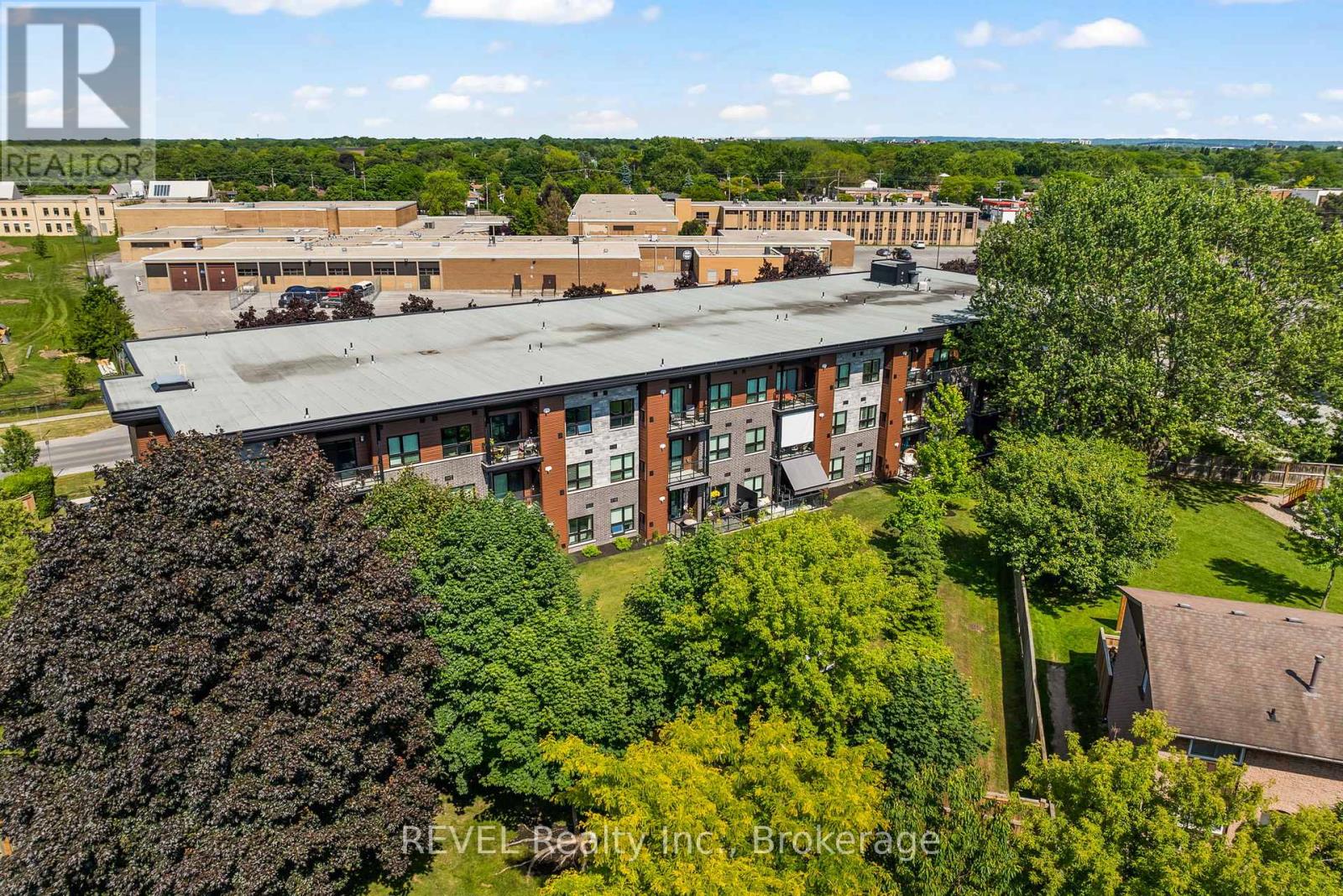 107 - 212 Lakeport Road, St. Catharines (Lakeport), Ontario  L2N 0B4 - Photo 2 - X12634228