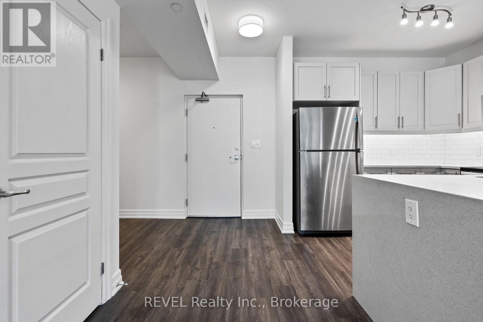 107 - 212 Lakeport Road, St. Catharines (Lakeport), Ontario  L2N 0B4 - Photo 4 - X12634228