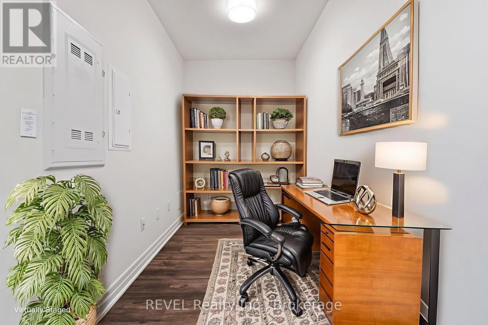 107 - 212 Lakeport Road, St. Catharines (Lakeport), Ontario  L2N 0B4 - Photo 6 - X12634228