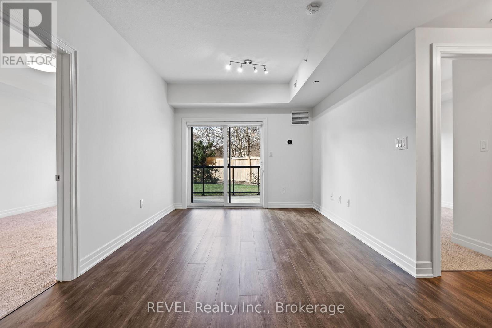 107 - 212 Lakeport Road, St. Catharines (Lakeport), Ontario  L2N 0B4 - Photo 8 - X12634228