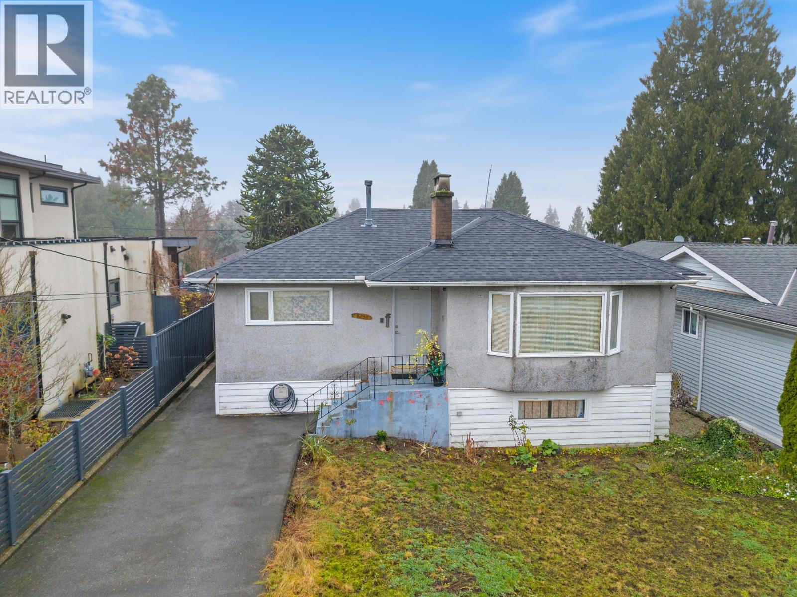 8255 18th Avenue, Burnaby, British Columbia  V3N 1K4 - Photo 1 - R3073851
