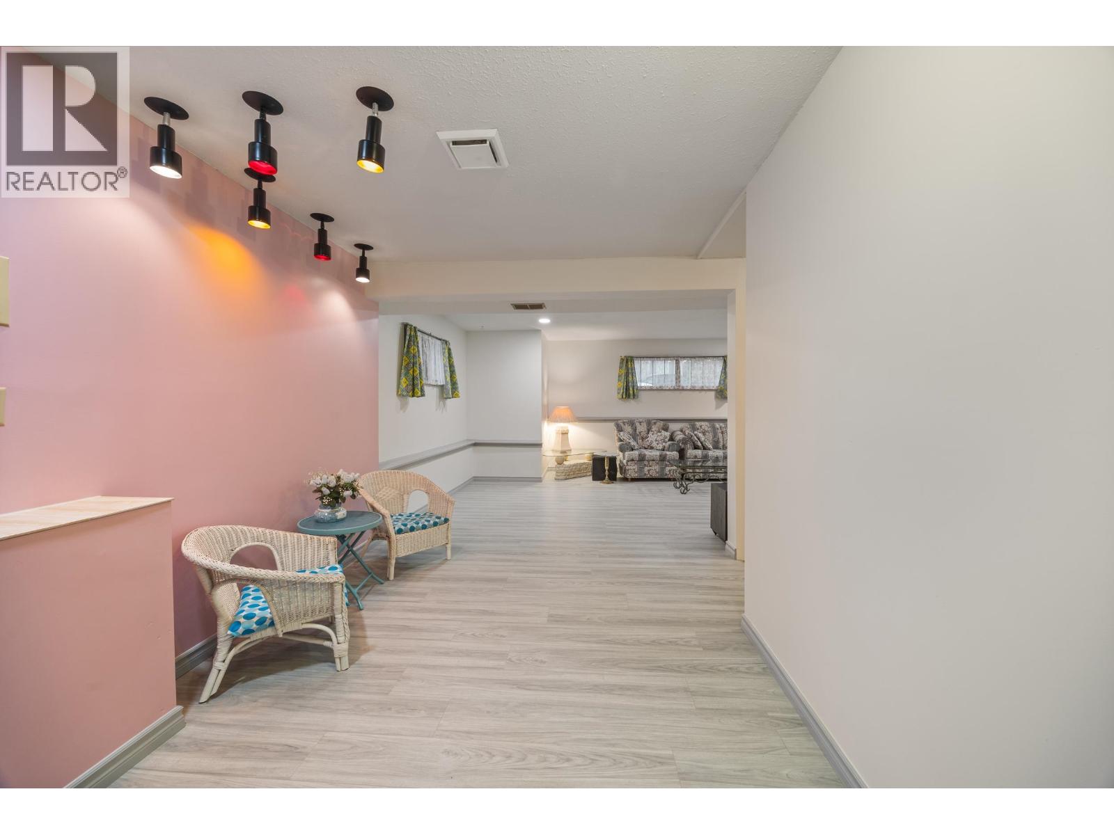 8255 18th Avenue, Burnaby, British Columbia  V3N 1K4 - Photo 22 - R3073851