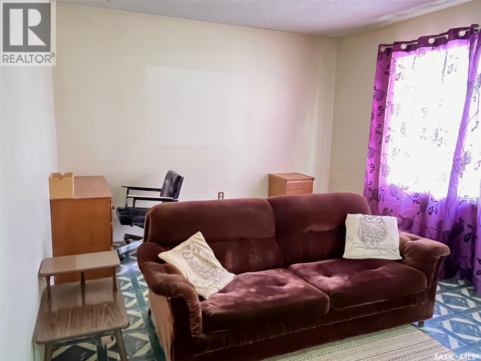 211 2nd Street E, Lafleche, Saskatchewan  S0H 2K0 - Photo 6 - SK025431