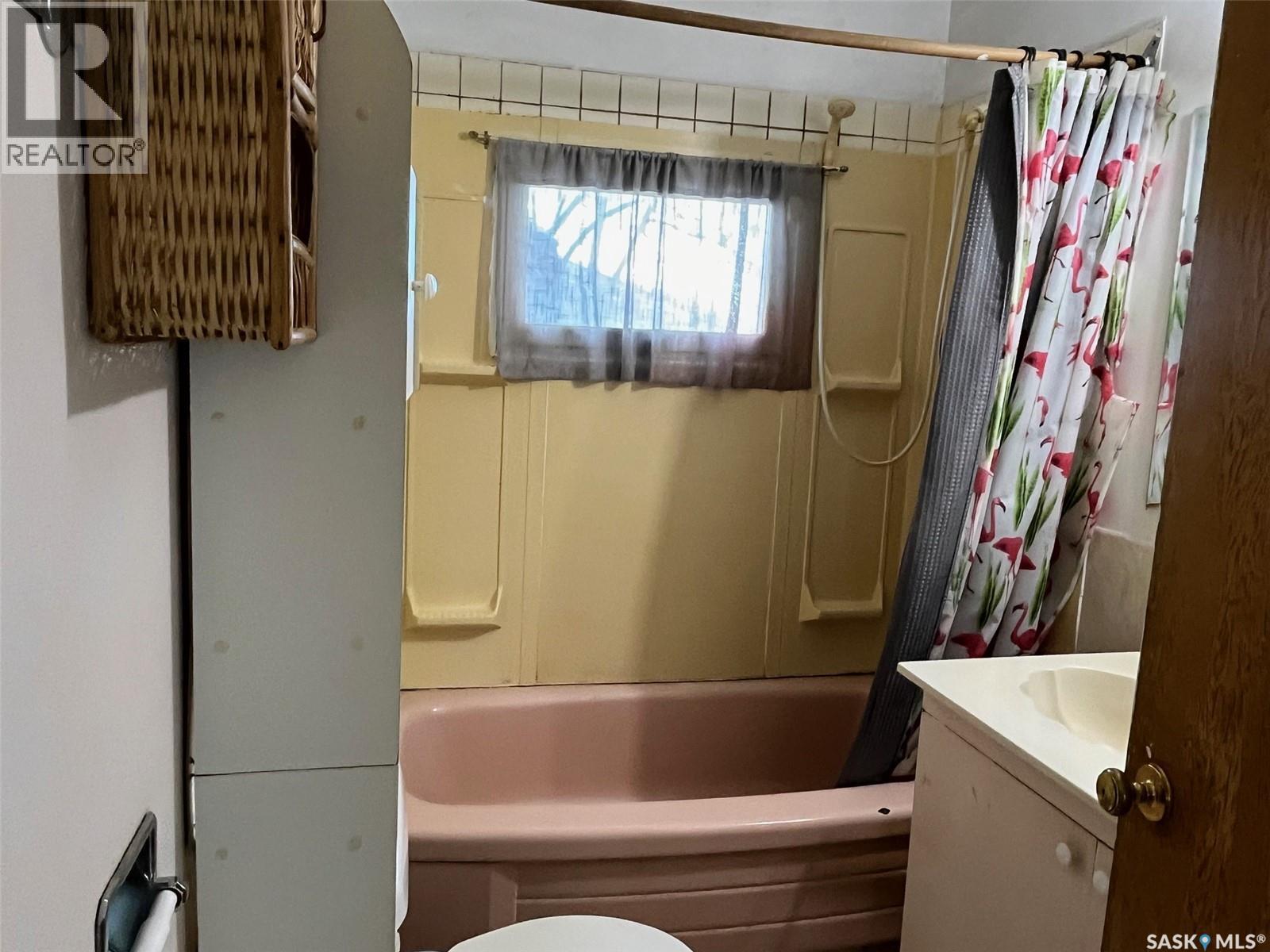 211 2nd Street E, Lafleche, Saskatchewan  S0H 2K0 - Photo 8 - SK025431