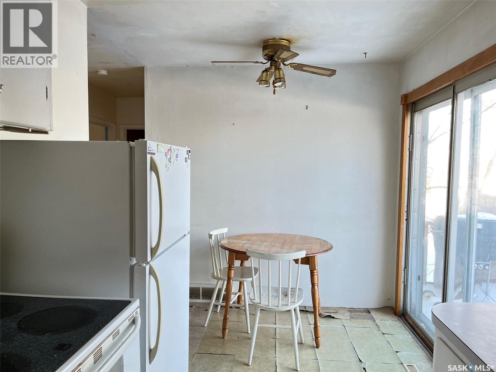 211 2nd Street E, Lafleche, Saskatchewan  S0H 2K0 - Photo 12 - SK025431