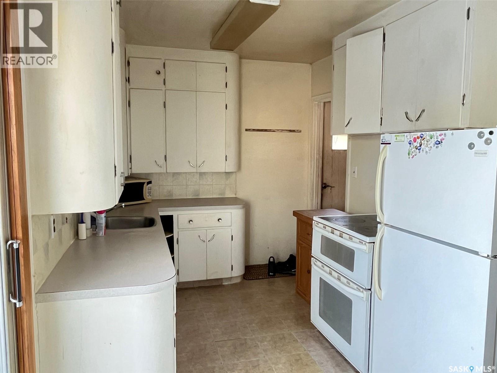 211 2nd Street E, Lafleche, Saskatchewan  S0H 2K0 - Photo 11 - SK025431