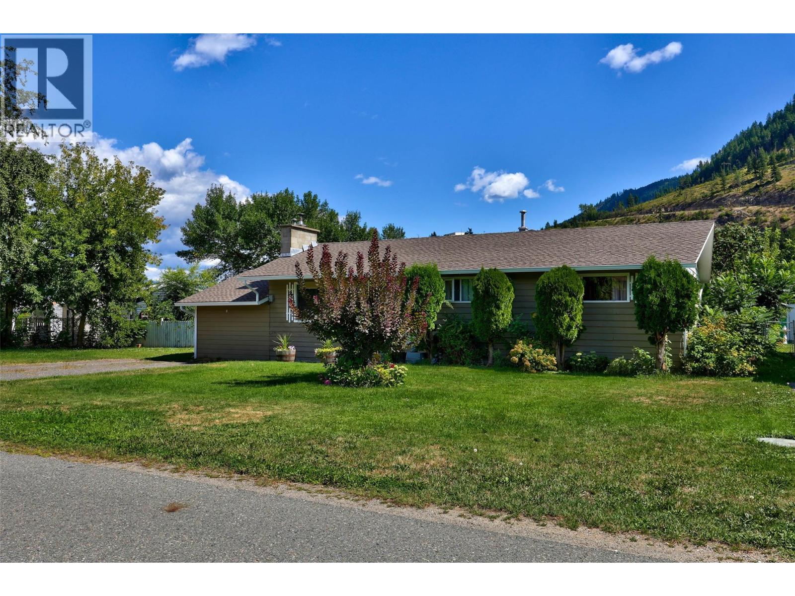 229 Lakeshore Drive, Chase, British Columbia V0E 1M0 - Photo 3 - 10359782