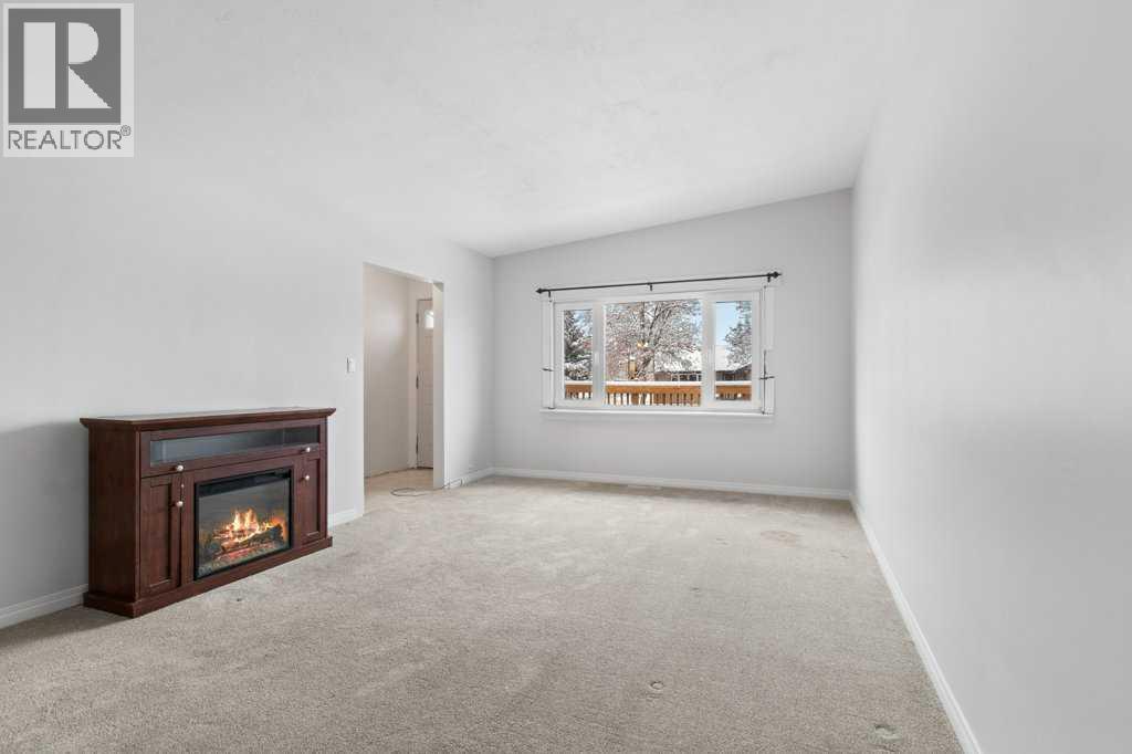 4402 35 Avenue, Red Deer, Alberta T4N 2S2 - Photo 4 - A2269985